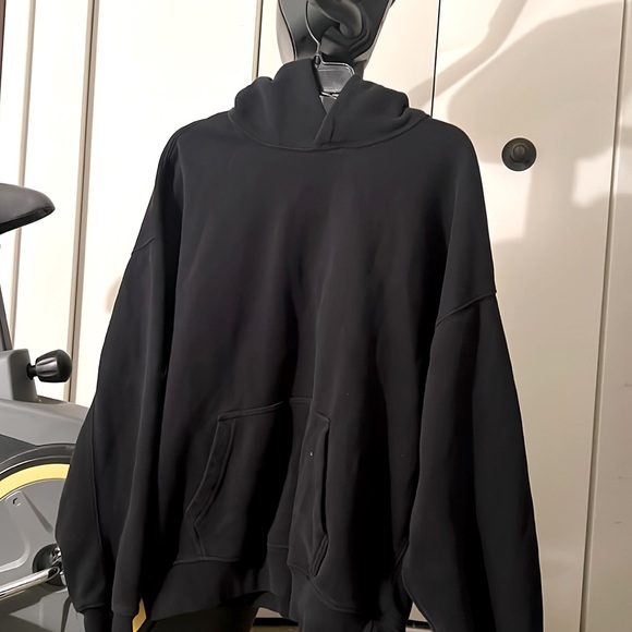 Essential pullover hoodie - Picture 1 of 2